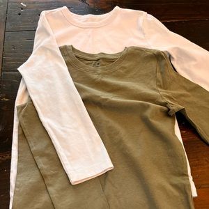 Lot of two long sleeve tees